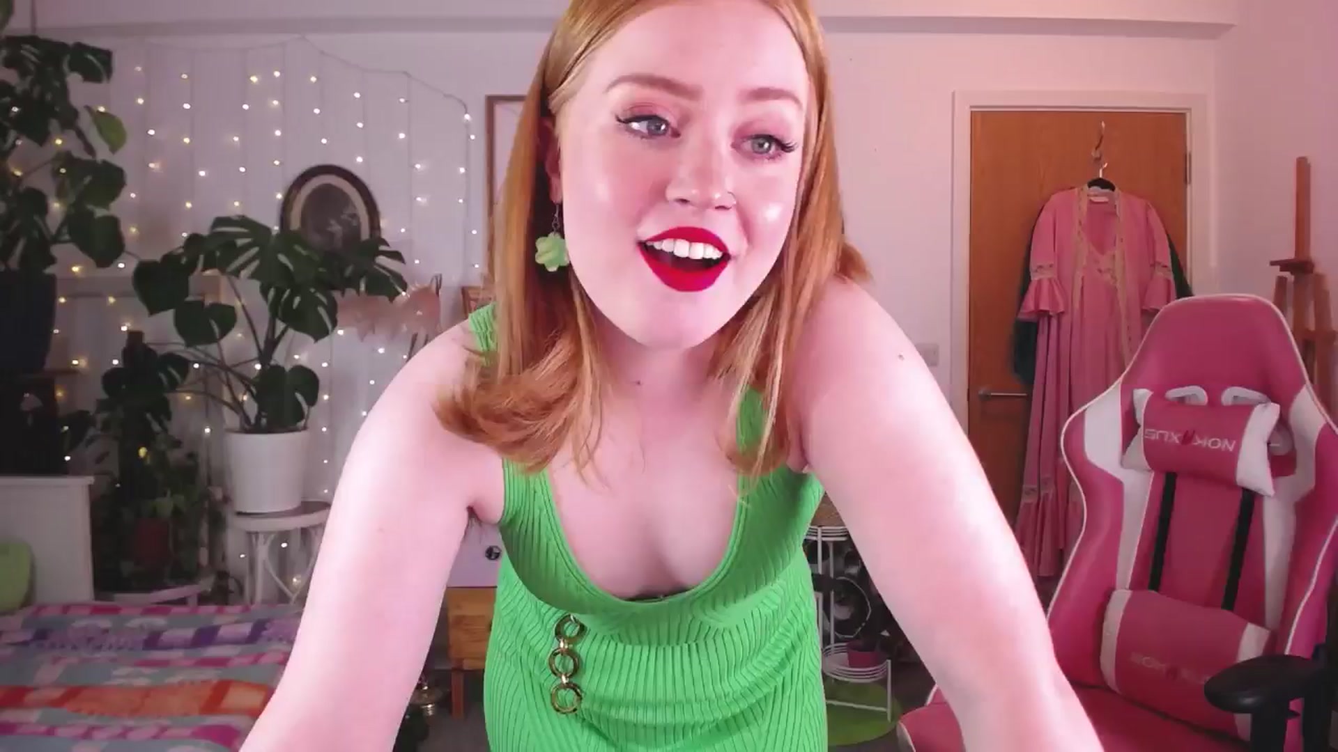 Gallery image thumbnail from LunaRoux's myfreecams stream on, 09/09/2024, 19:04 image 14 of 20