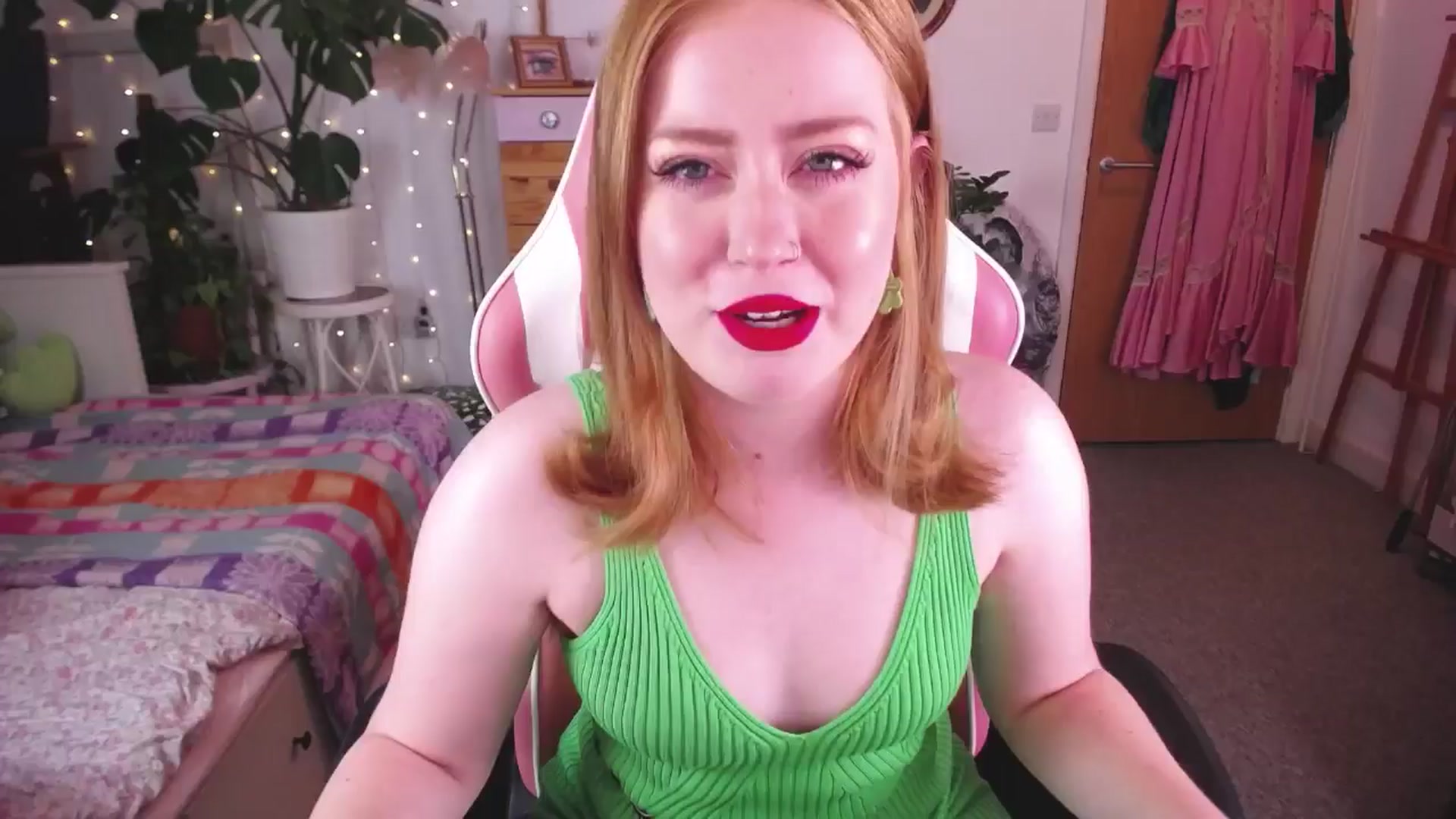 Gallery image thumbnail from LunaRoux's myfreecams stream on, 09/09/2024, 19:04 image 2 of 20