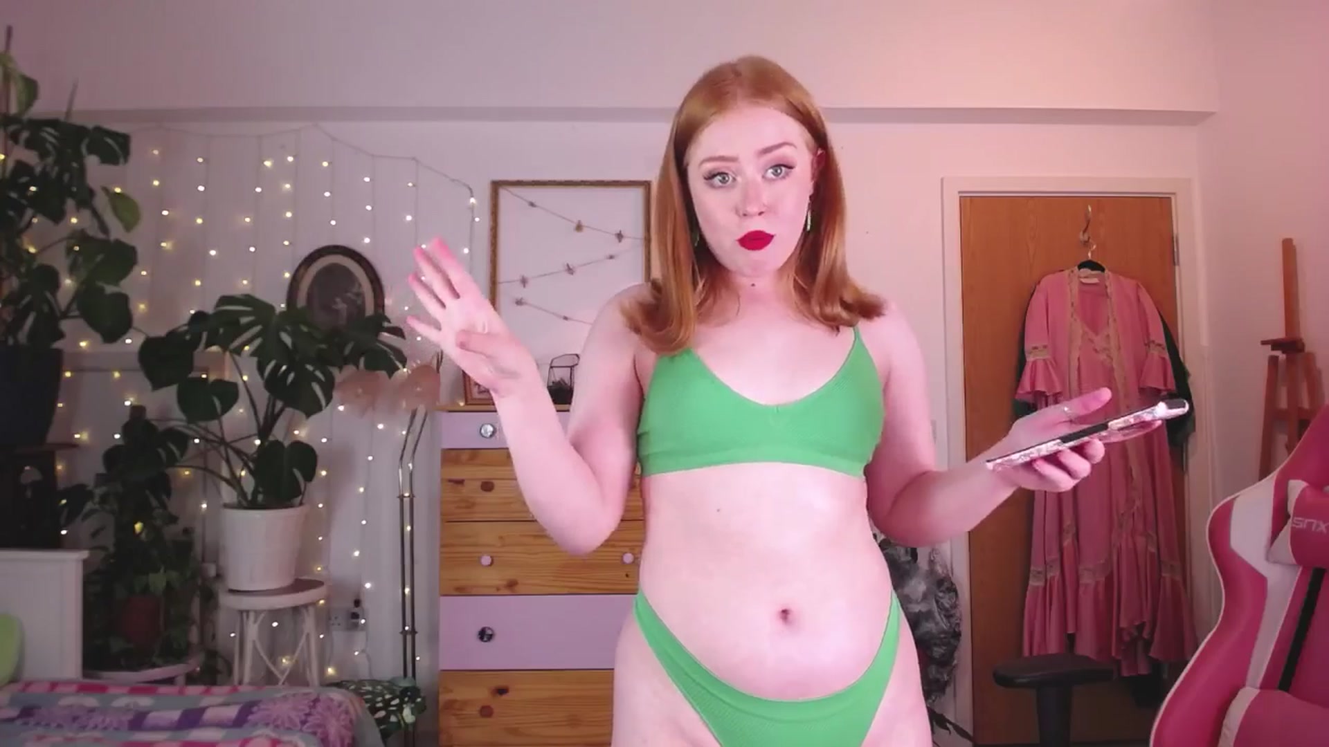 Gallery image thumbnail from LunaRoux's myfreecams stream on, 09/09/2024, 21:03 image 19 of 20