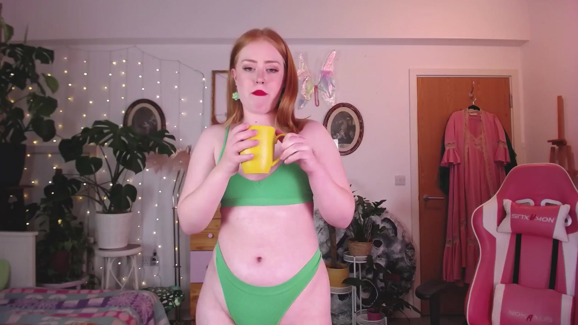 Gallery image thumbnail from LunaRoux's myfreecams stream on, 09/09/2024, 21:03 image 11 of 20