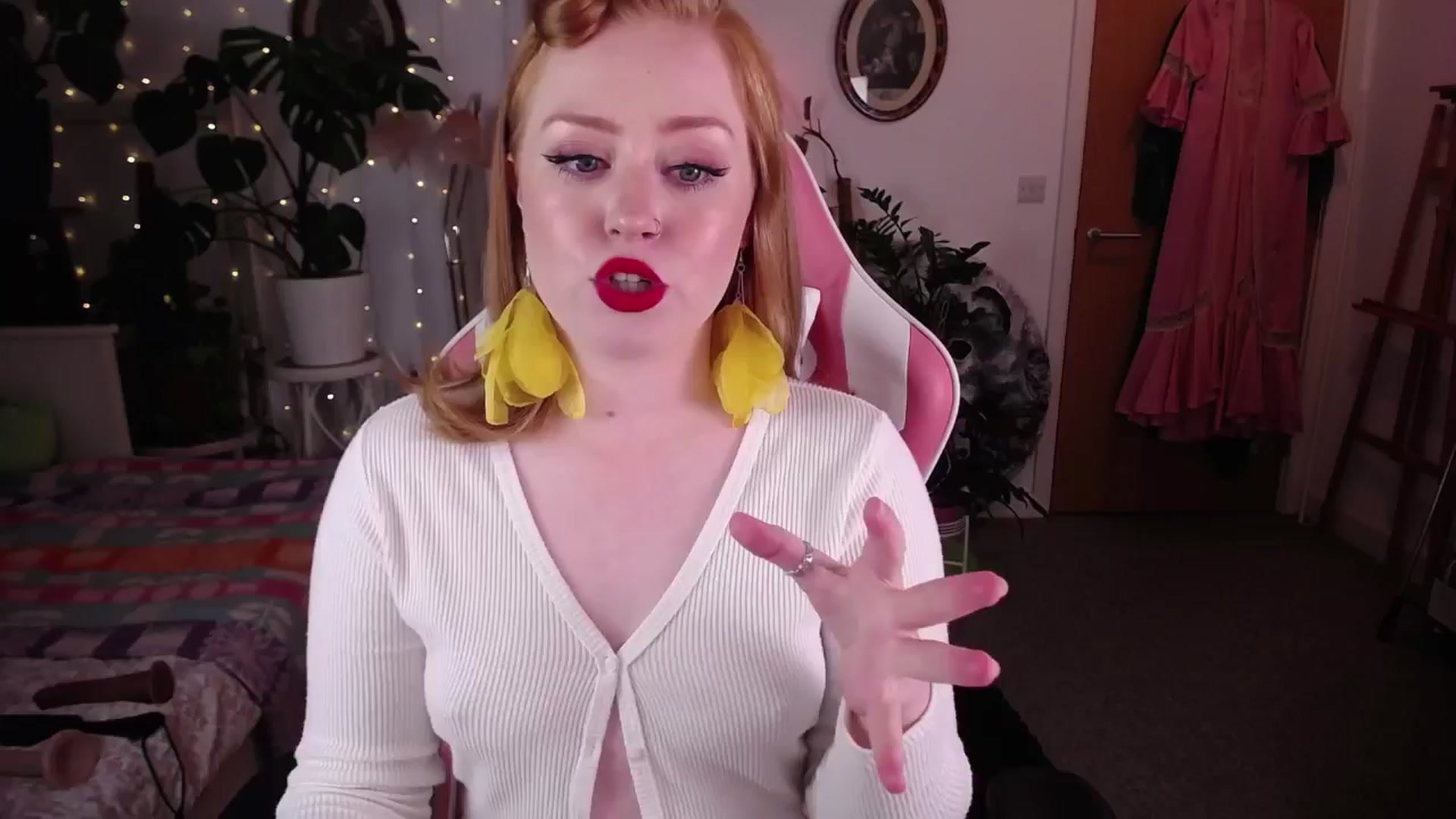 Gallery image thumbnail from LunaRoux's myfreecams stream on, 09/12/2024, 22:31 image 16 of 20