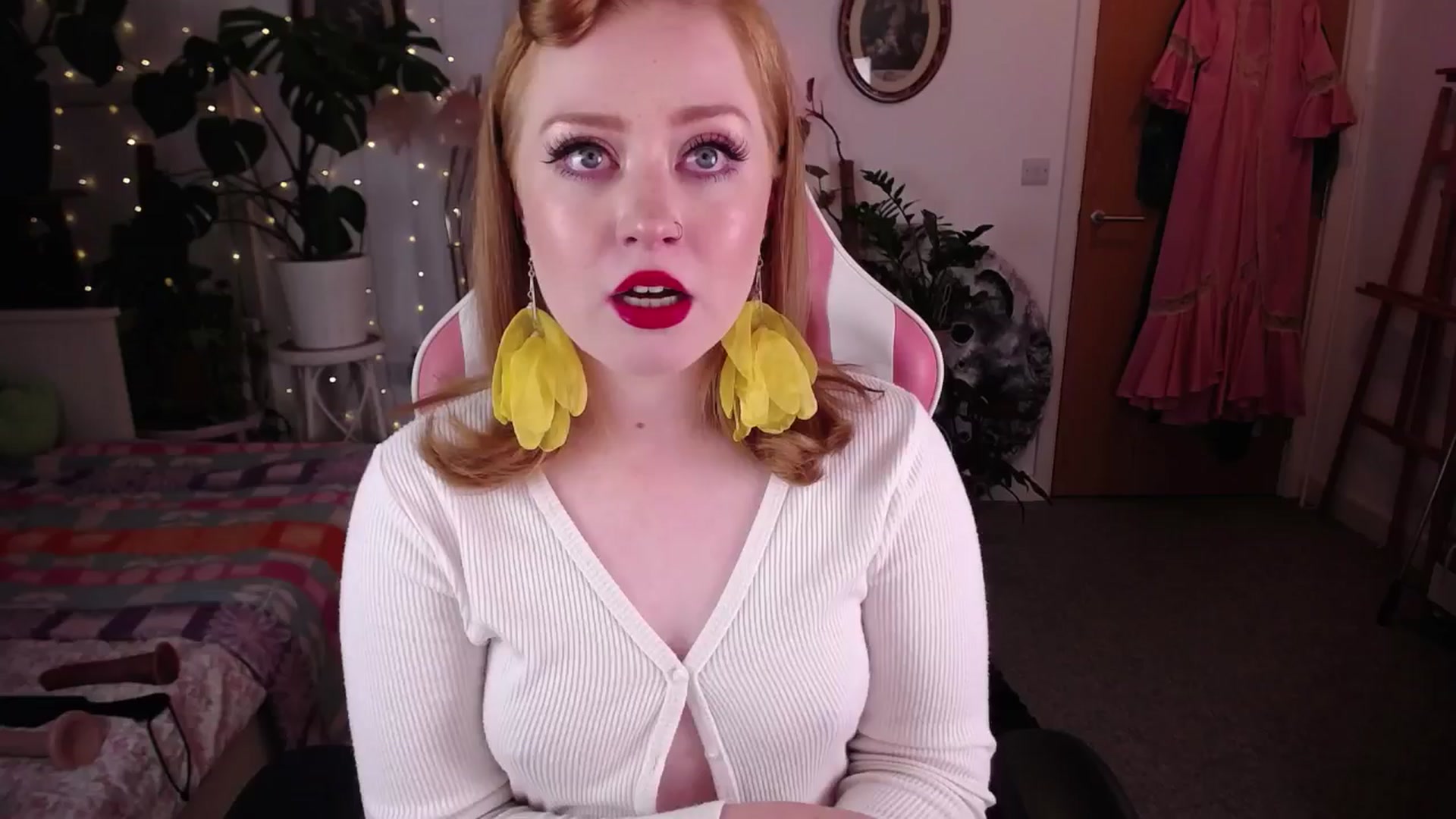Gallery image thumbnail from LunaRoux's myfreecams stream on, 09/12/2024, 22:31 image 19 of 20