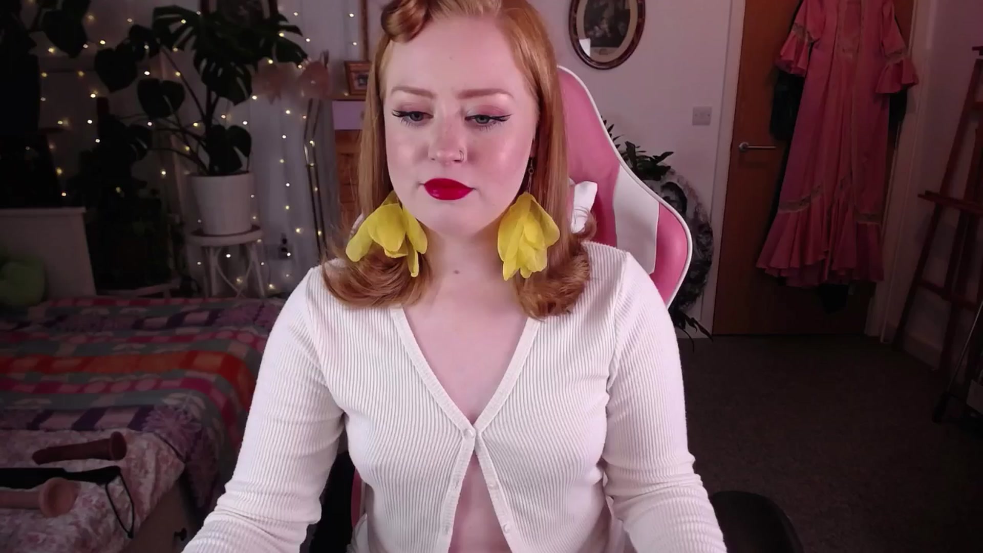 Gallery image thumbnail from LunaRoux's myfreecams stream on, 09/12/2024, 22:31 image 2 of 20