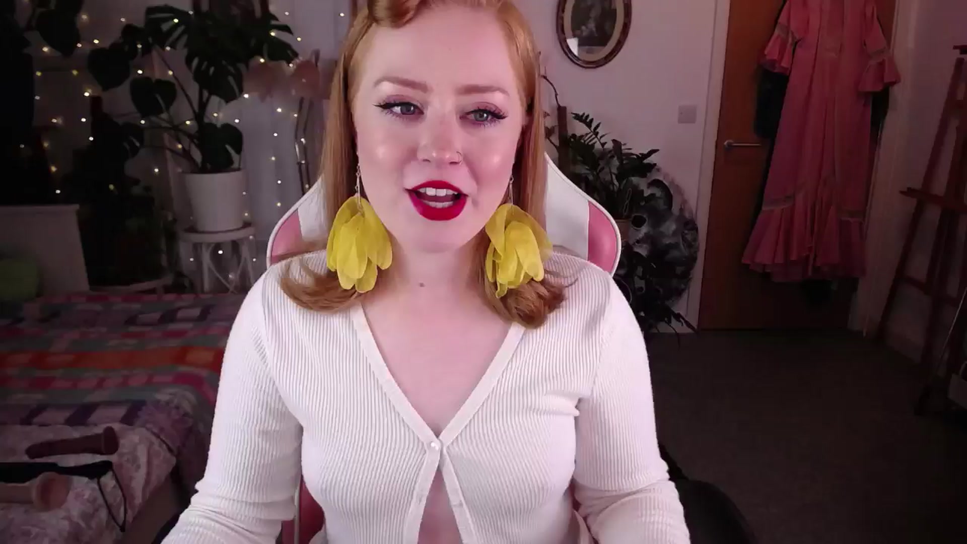 Gallery image thumbnail from LunaRoux's myfreecams stream on, 09/12/2024, 22:31 image 20 of 20