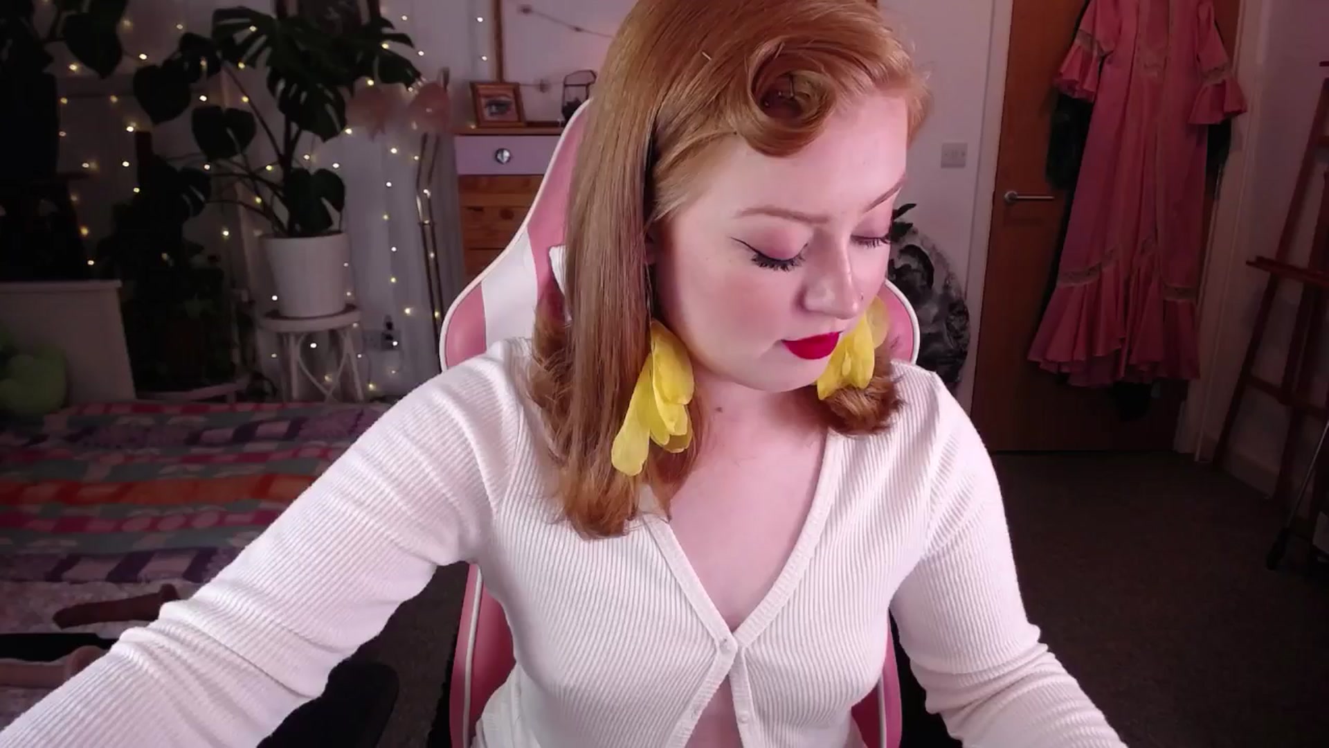 Gallery image thumbnail from LunaRoux's myfreecams stream on, 09/12/2024, 22:31 image 7 of 20