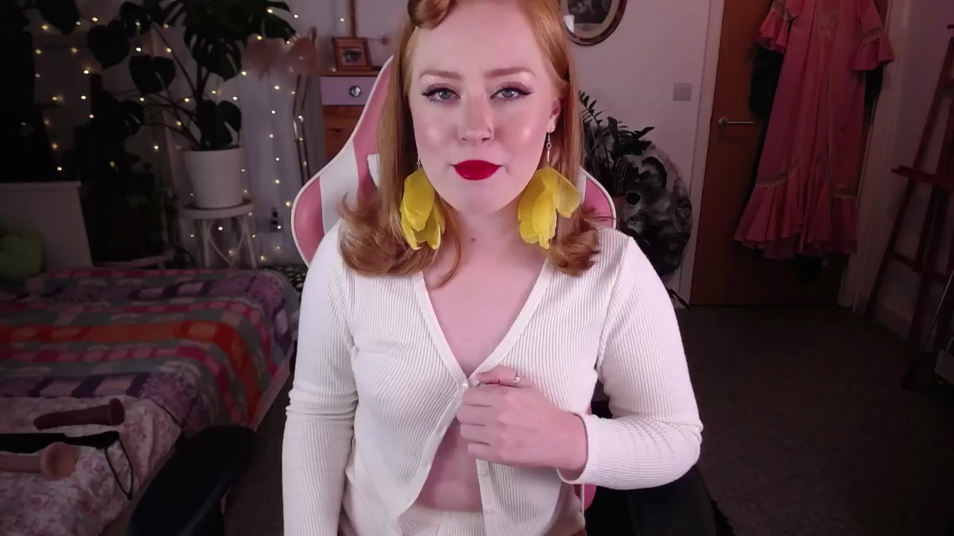 Gallery image thumbnail from LunaRoux's myfreecams stream on, 09/12/2024, 22:31 image 5 of 20