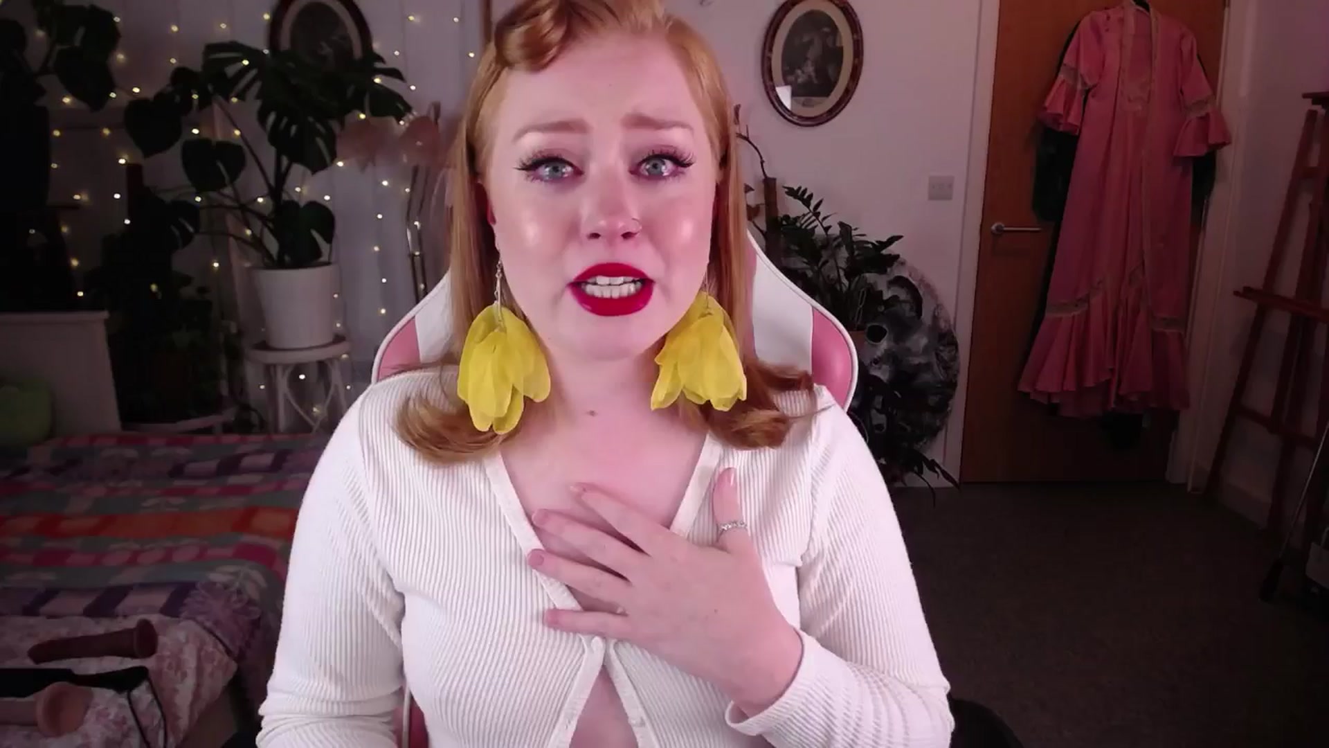 Gallery image thumbnail from LunaRoux's myfreecams stream on, 09/12/2024, 22:31 image 18 of 20