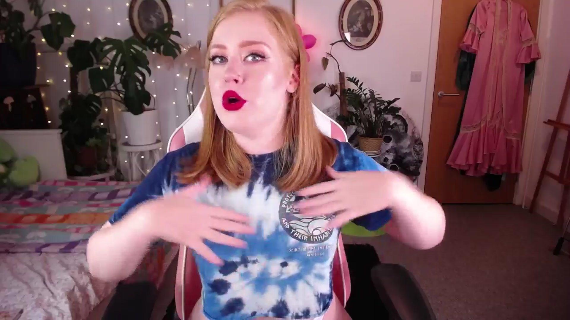 Gallery image thumbnail from LunaRoux's myfreecams stream on, 09/24/2024, 23:25 image 2 of 20