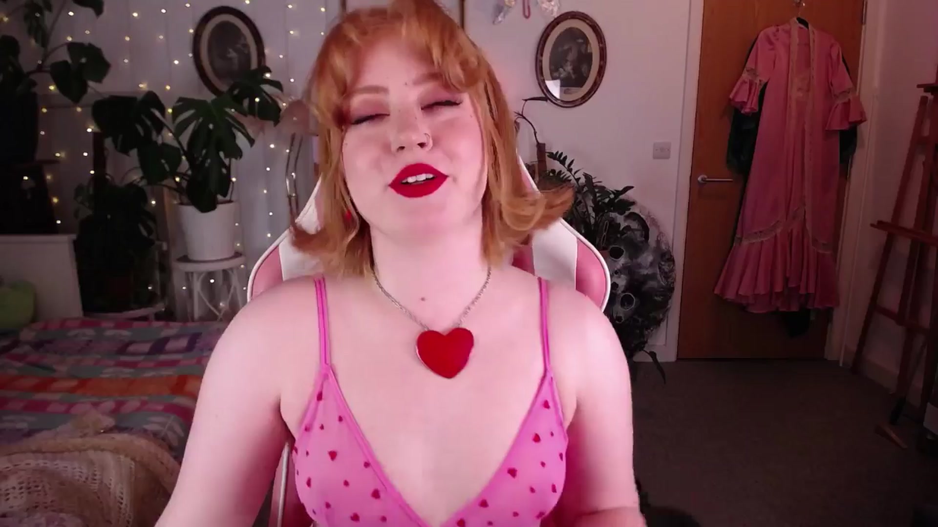 Gallery image thumbnail from LunaRoux's myfreecams stream on, 09/29/2024, 22:55 image 4 of 20