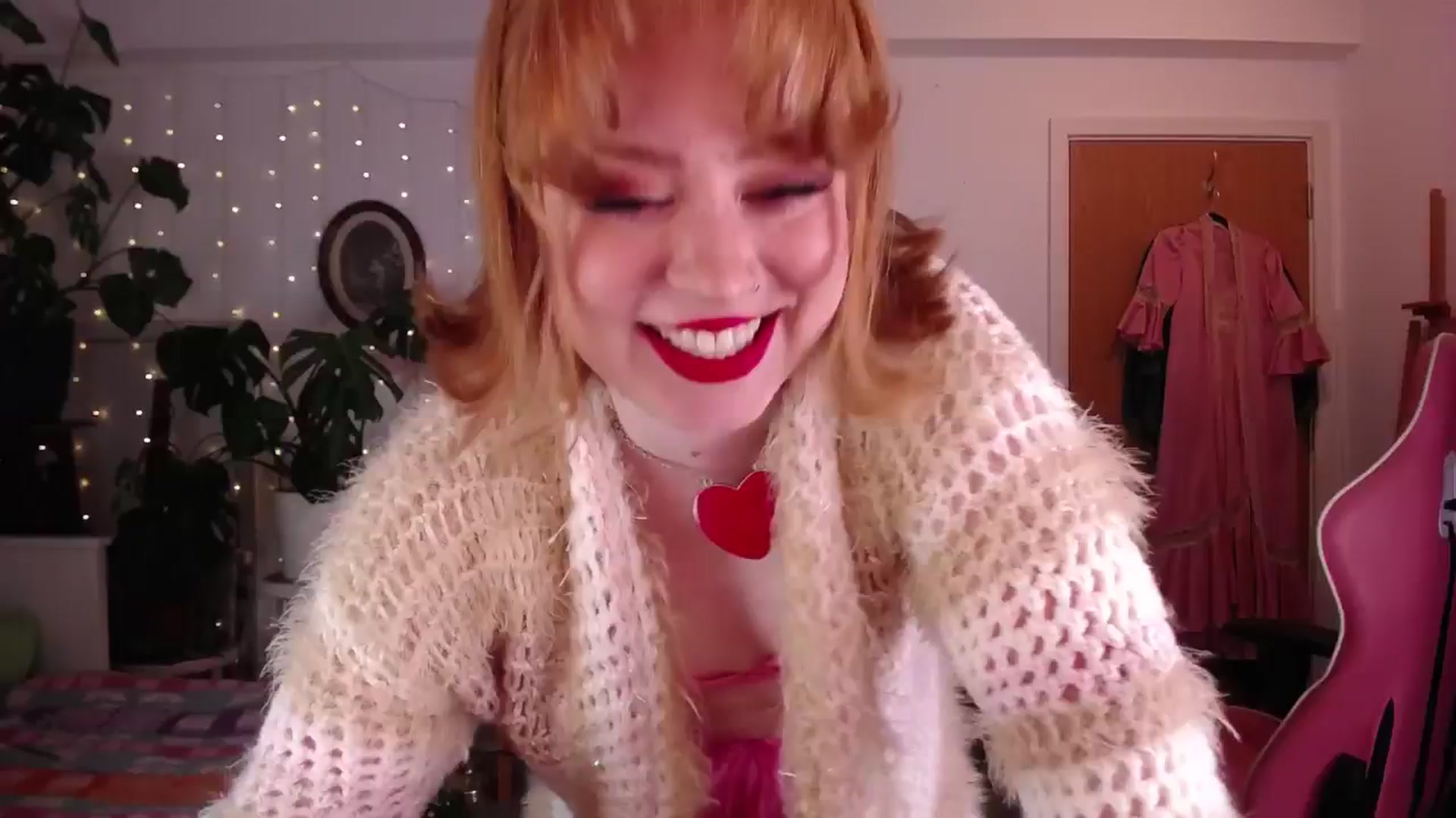 Gallery image thumbnail from LunaRoux's myfreecams stream on, 09/29/2024, 22:55 image 2 of 20