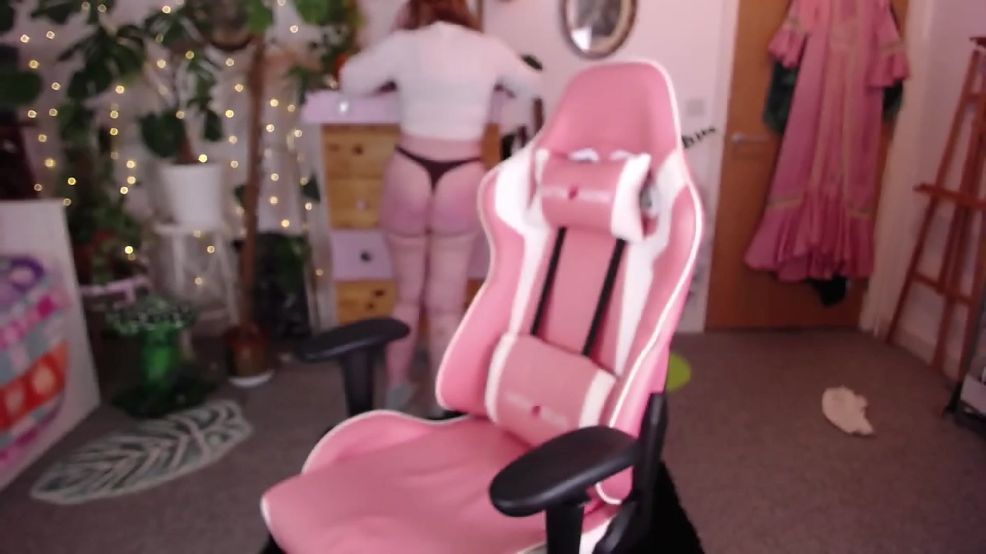 Gallery image thumbnail from LunaRoux's myfreecams stream on, 10/22/2024, 23:48 image 11 of 20
