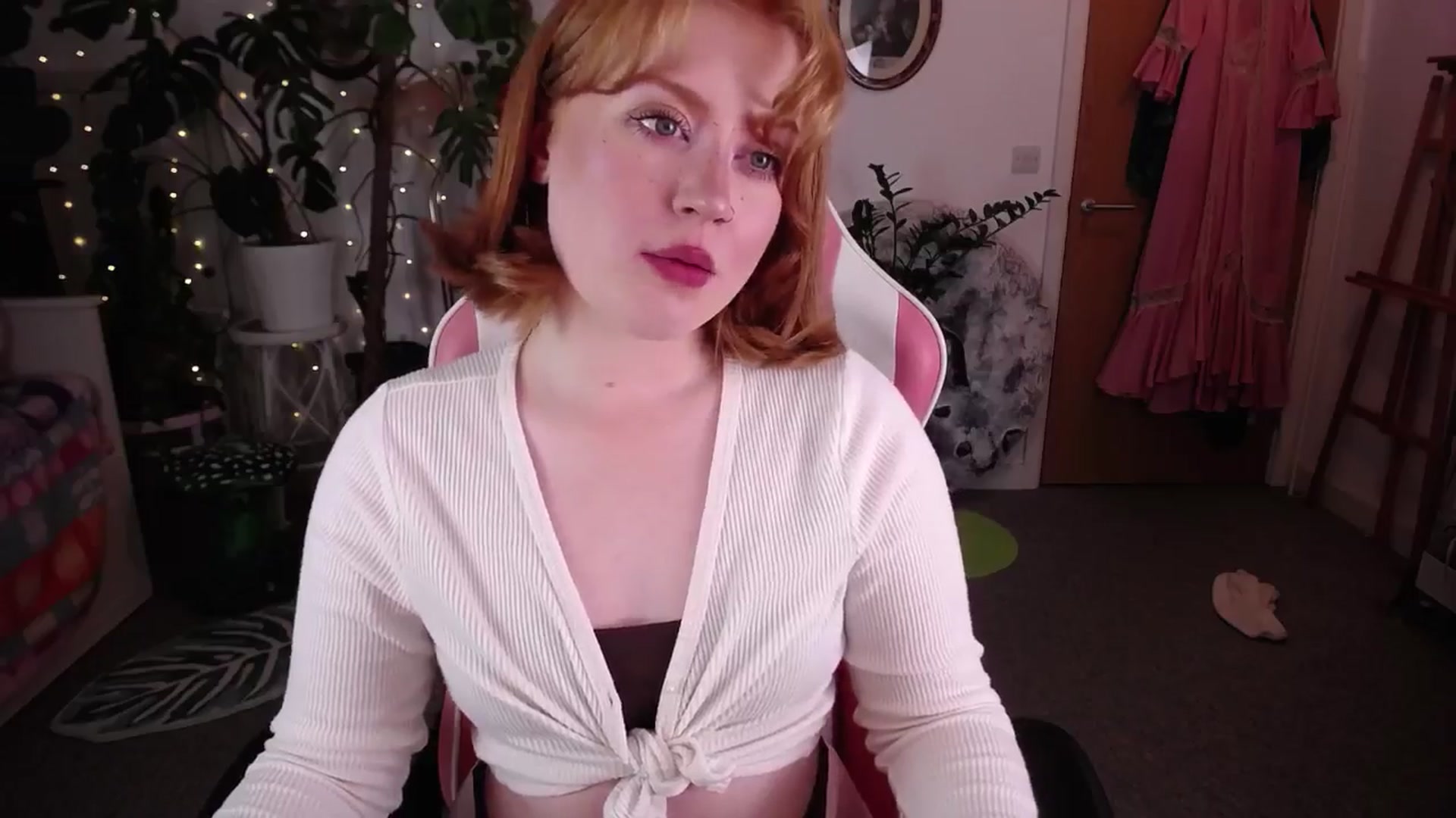 Gallery image thumbnail from LunaRoux's myfreecams stream on, 10/22/2024, 23:48 image 10 of 20
