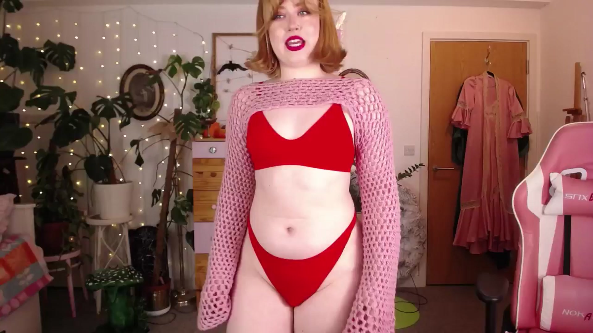 Gallery image thumbnail from LunaRoux's myfreecams stream on, 11/13/2024, 24:37 image 1 of 20