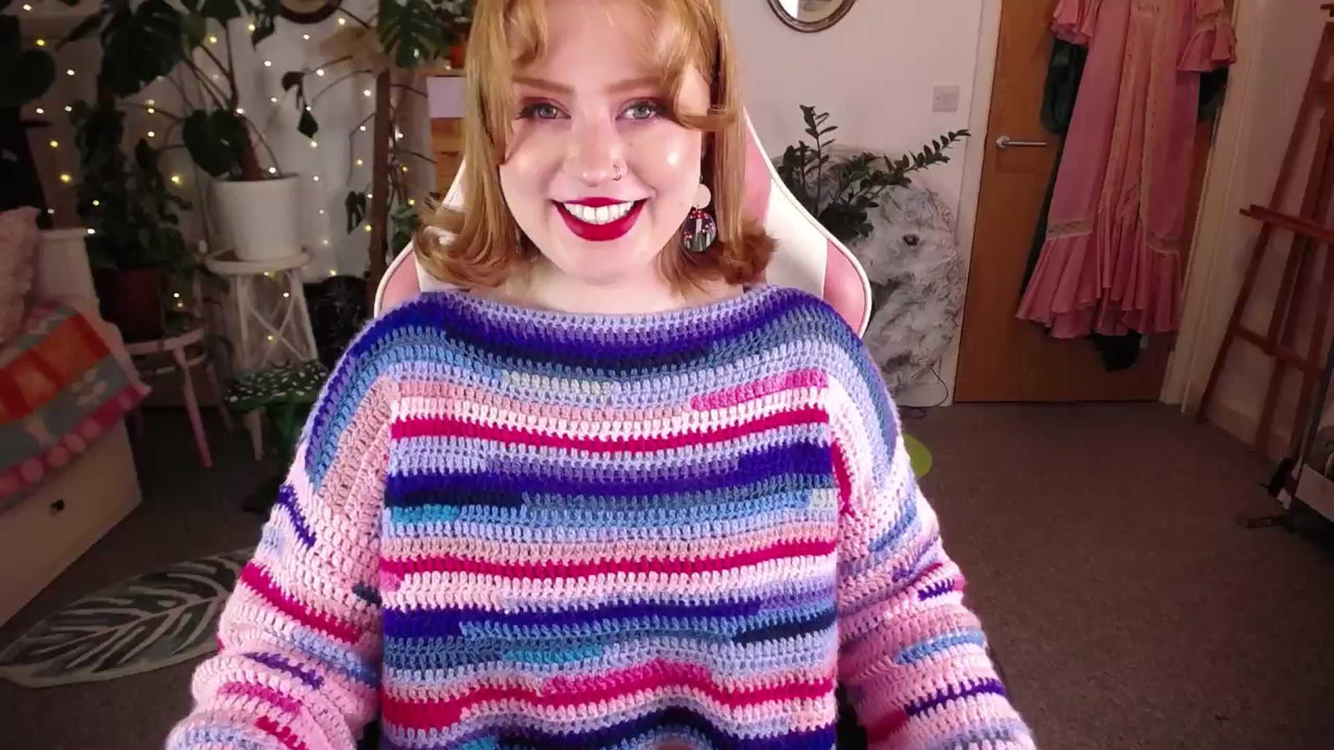 Gallery image thumbnail from LunaRoux's myfreecams stream on, 11/13/2024, 23:43 image 3 of 20