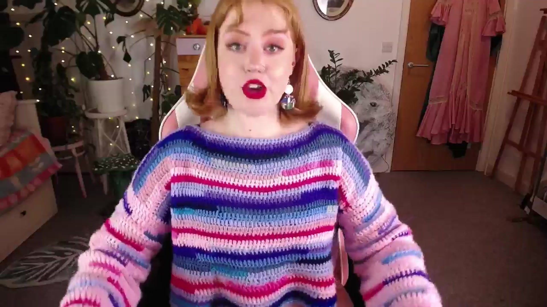 Gallery image thumbnail from LunaRoux's myfreecams stream on, 11/13/2024, 23:43 image 7 of 20
