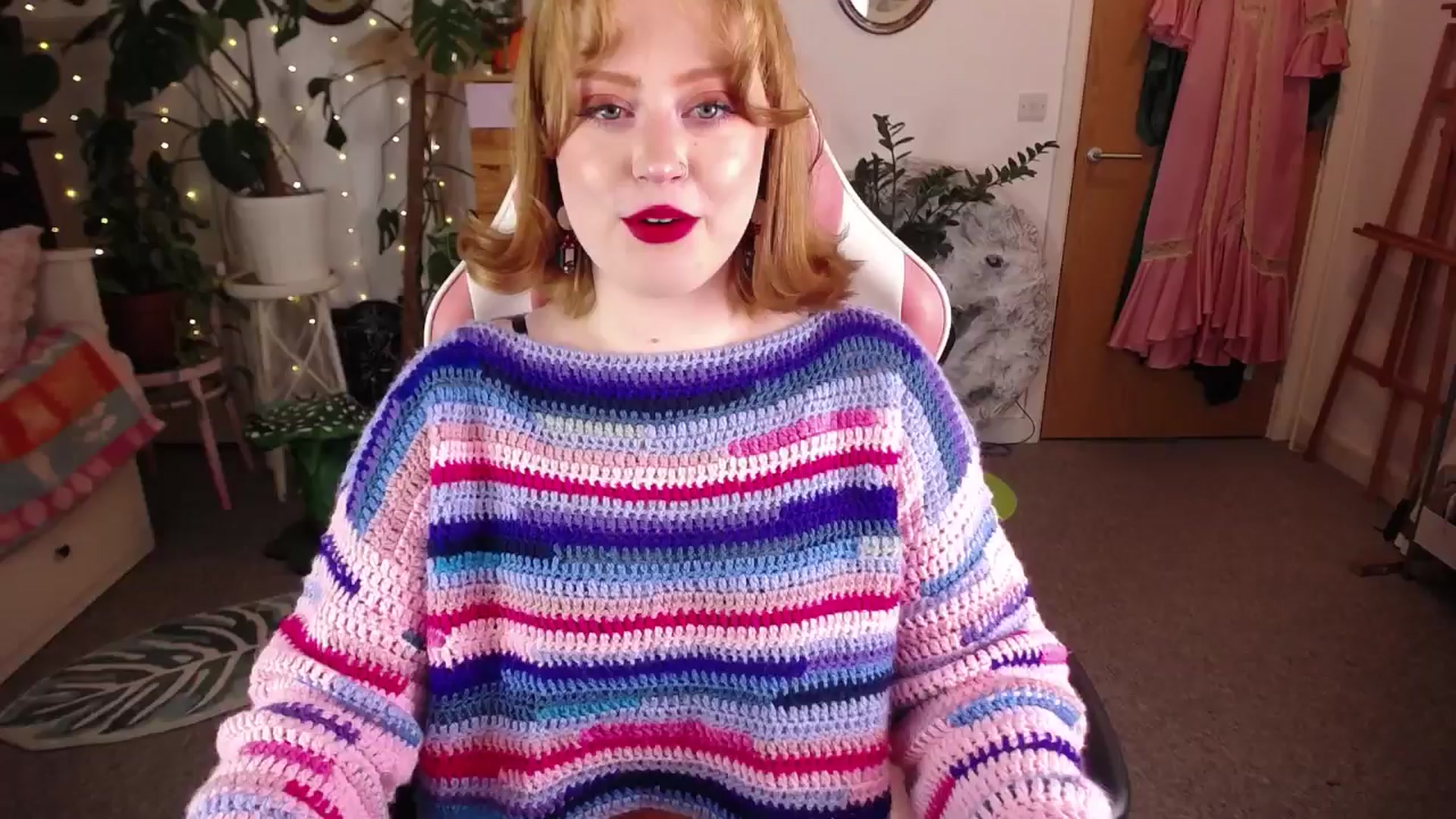 Gallery image thumbnail from LunaRoux's myfreecams stream on, 11/13/2024, 23:43 image 2 of 20