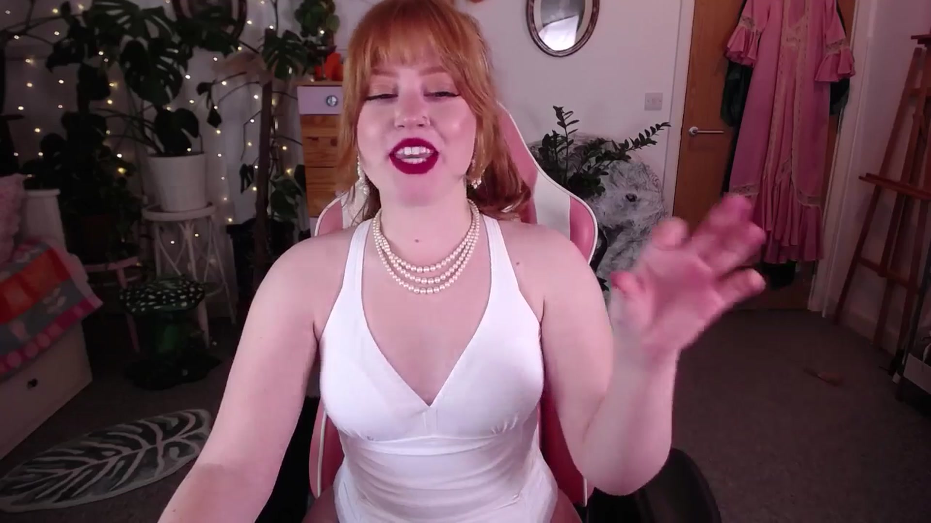 Gallery image thumbnail from LunaRoux's myfreecams stream on, 11/16/2024, 24:04 image 6 of 20