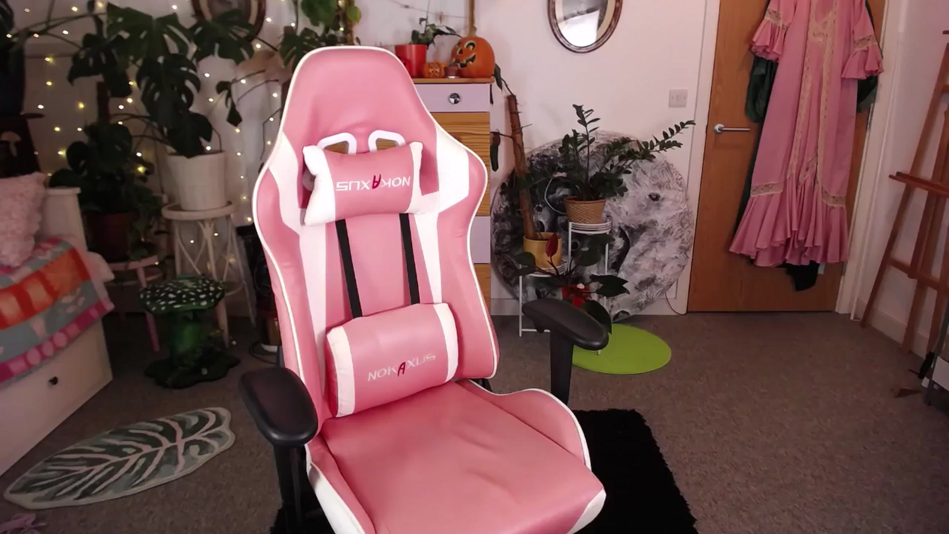 Gallery image thumbnail from LunaRoux's myfreecams stream on, 11/29/2024, 24:55 image 4 of 20