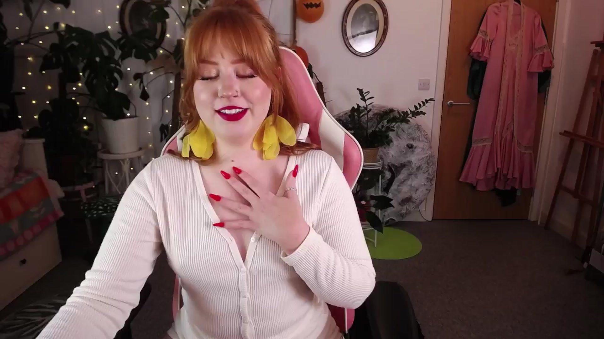 Gallery image thumbnail from LunaRoux's myfreecams stream on, 11/29/2024, 24:55 image 3 of 20