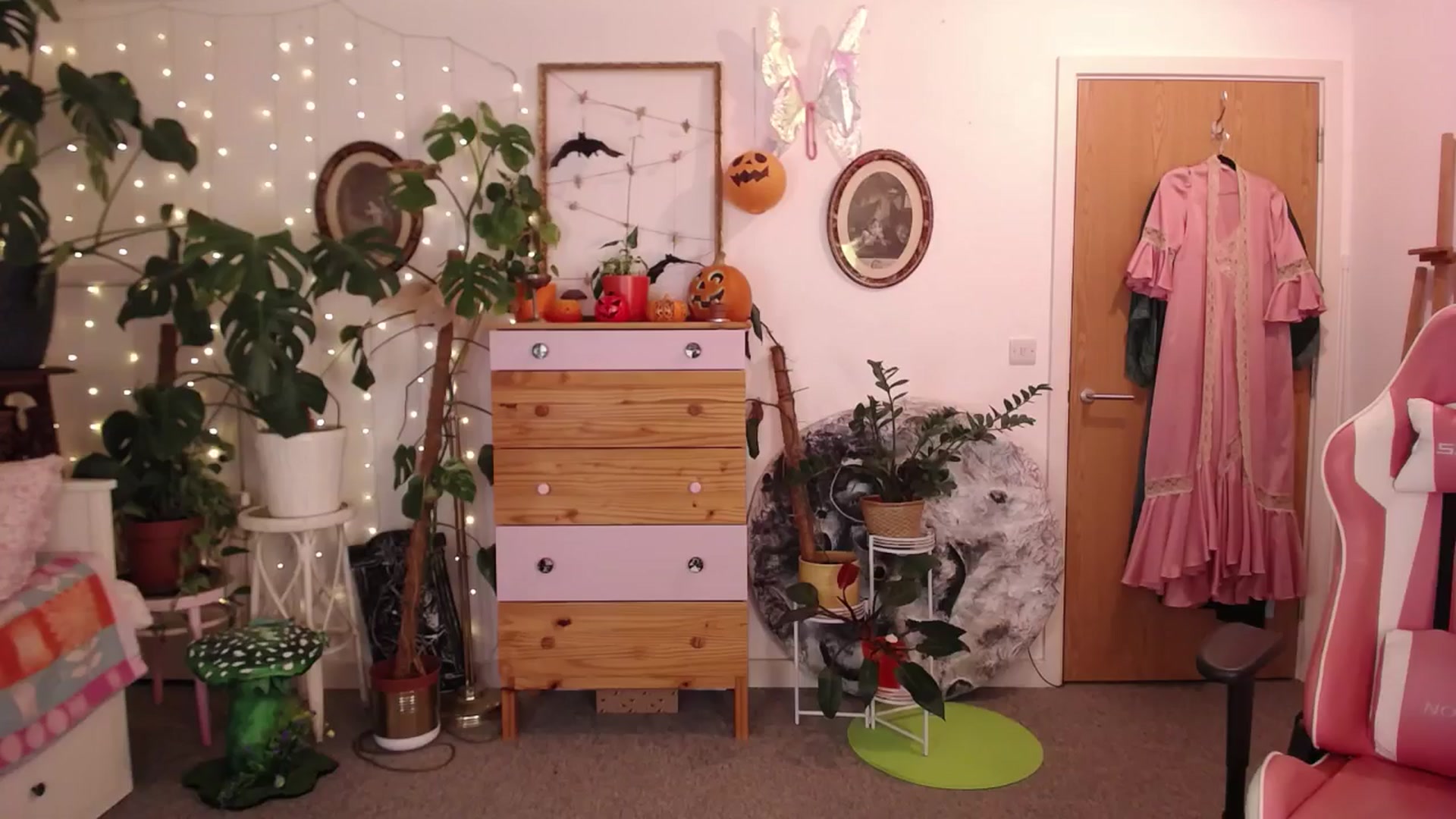 Gallery image thumbnail from LunaRoux's myfreecams stream on, 11/29/2024, 23:57 image 12 of 20