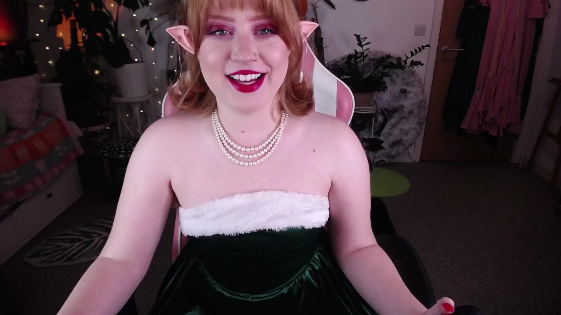 Gallery image thumbnail from LunaRoux's myfreecams stream on, 12/11/2024, 21:22 image 14 of 20