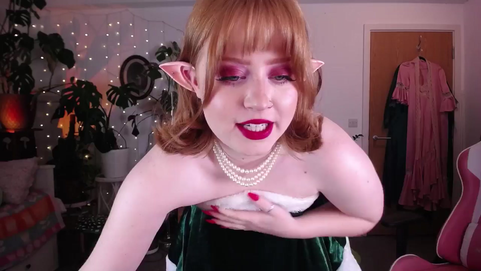 Gallery image thumbnail from LunaRoux's myfreecams stream on, 12/11/2024, 21:22 image 5 of 20