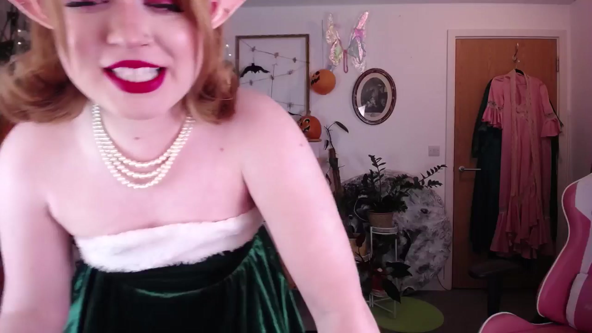 Gallery image thumbnail from LunaRoux's myfreecams stream on, 12/11/2024, 21:22 image 8 of 20