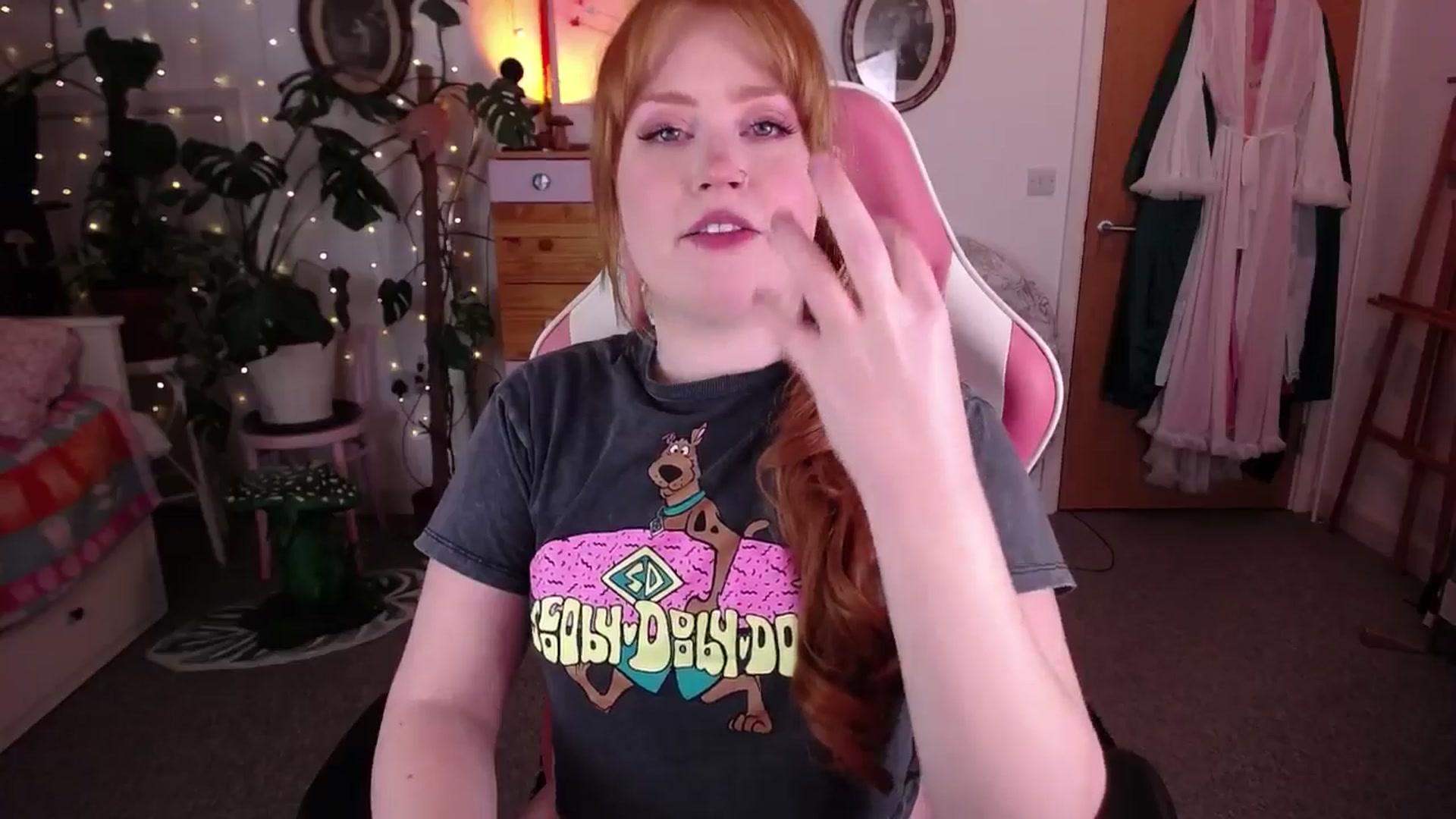 Gallery image thumbnail from LunaRoux's myfreecams stream on, 01/07/2025, 24:25 image 3 of 20