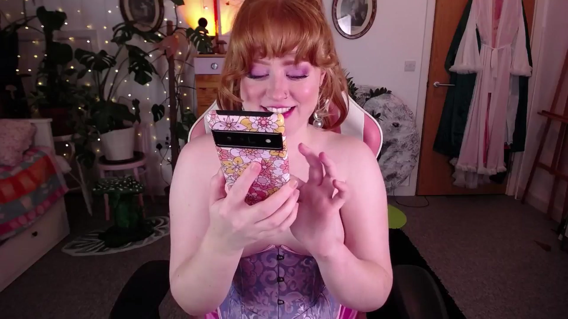 Gallery image thumbnail from LunaRoux's myfreecams stream on, 01/08/2025, 01:31 image 8 of 20