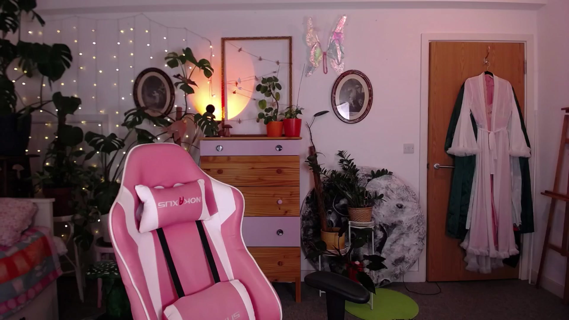 Gallery image thumbnail from LunaRoux's myfreecams stream on, 01/08/2025, 01:31 image 15 of 20