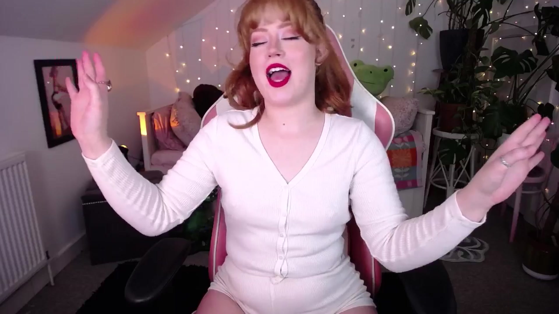 Gallery image thumbnail from LunaRoux's myfreecams stream on, 01/22/2025, 22:13 image 4 of 20