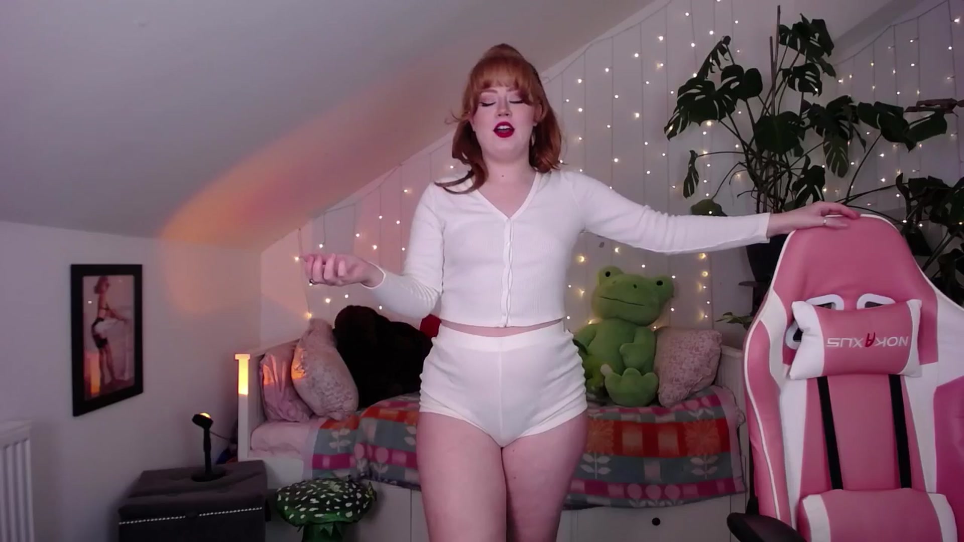 Gallery image thumbnail from LunaRoux's myfreecams stream on, 01/22/2025, 22:13 image 2 of 20