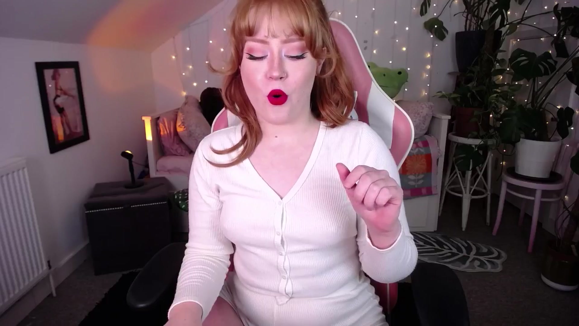 Gallery image thumbnail from LunaRoux's myfreecams stream on, 01/22/2025, 22:13 image 3 of 20