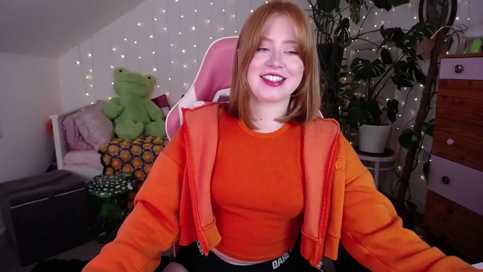 Gallery image thumbnail from LunaRoux's myfreecams stream on, 01/29/2025, 22:19 image 3 of 20