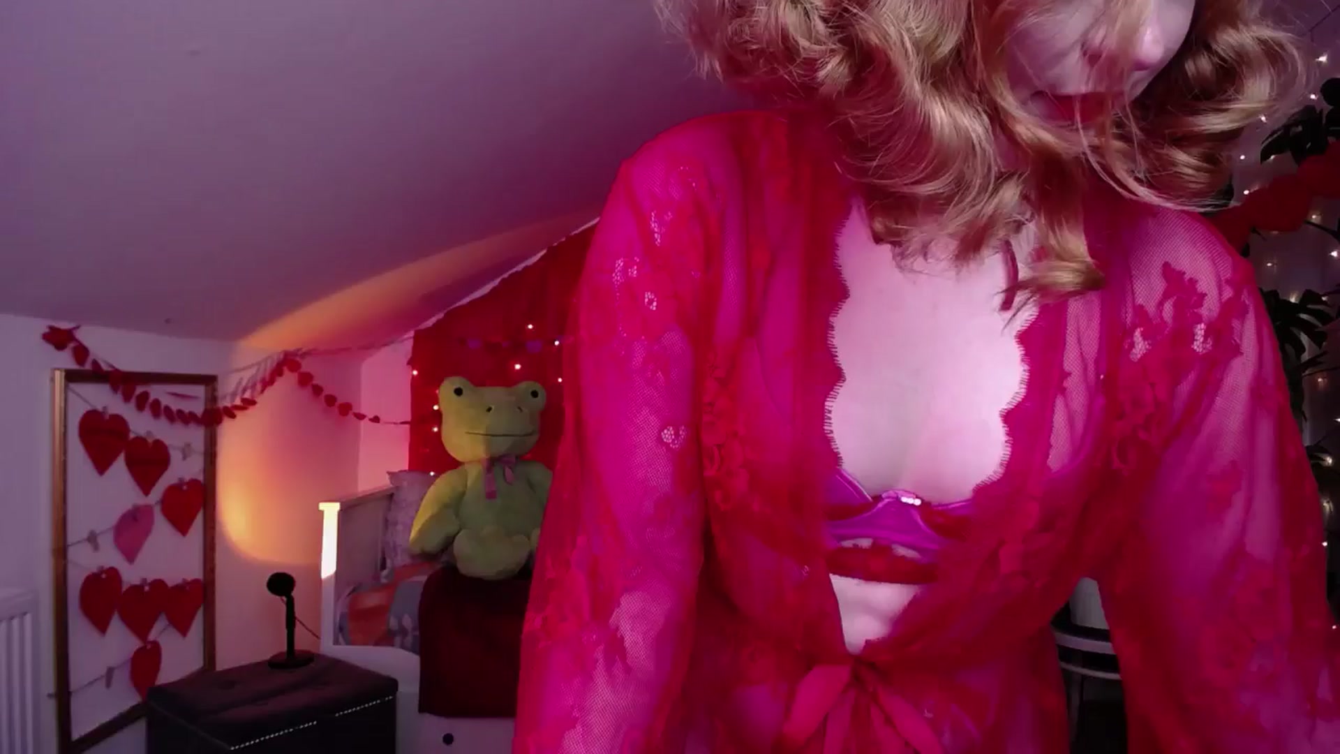 Gallery image thumbnail from LunaRoux's myfreecams stream on, 02/04/2025, 22:06 image 1 of 20
