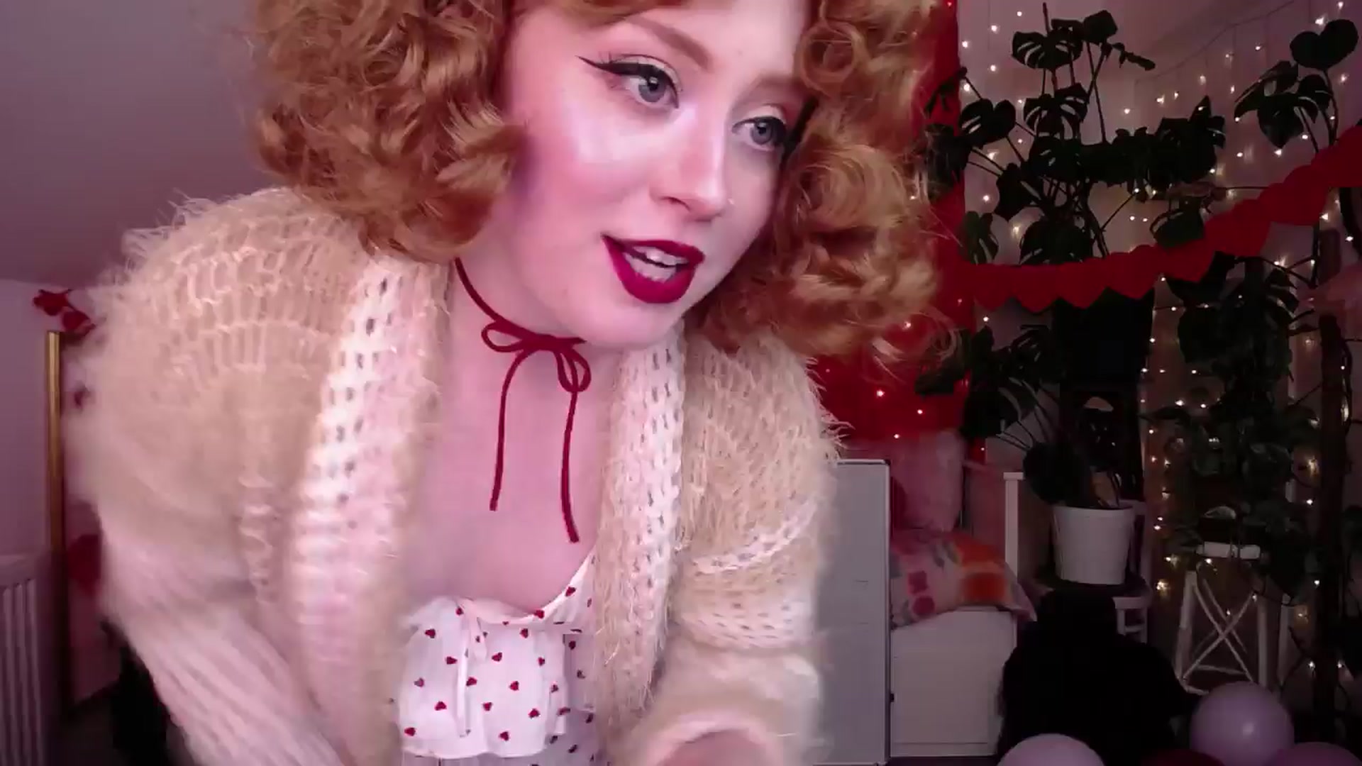 Gallery image thumbnail from LunaRoux's myfreecams stream on, 02/19/2025, 01:14 image 5 of 20