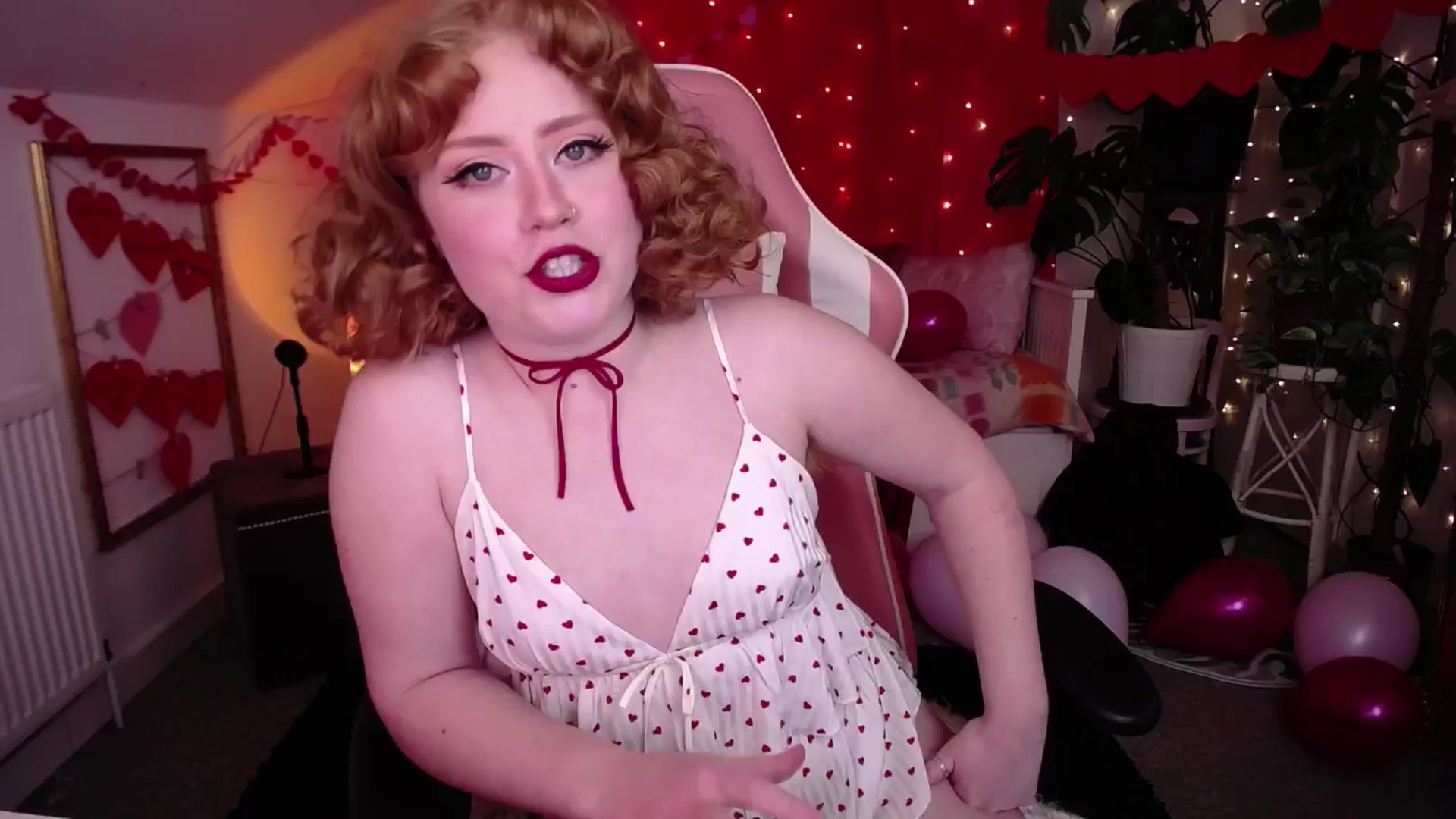 Gallery image thumbnail from LunaRoux's myfreecams stream on, 02/19/2025, 01:14 image 4 of 20