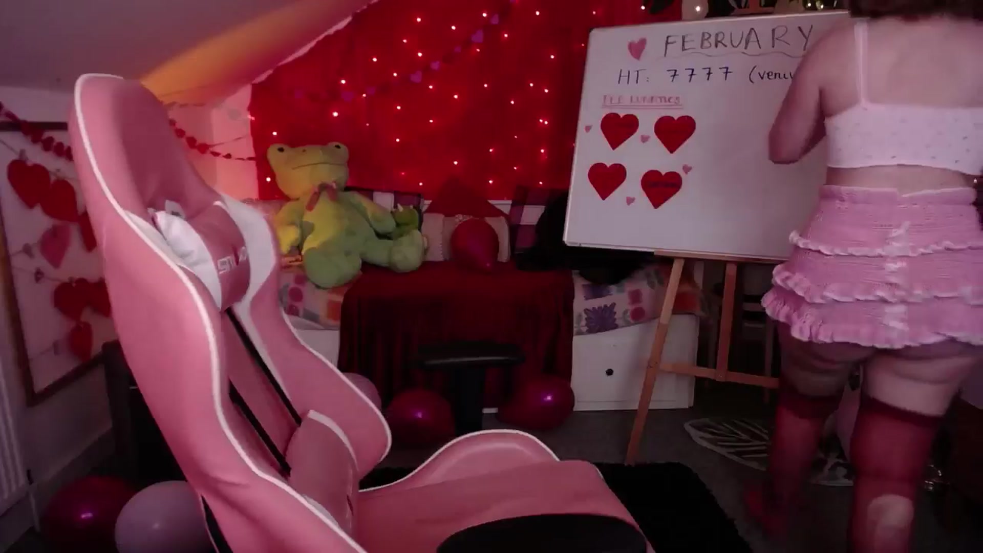Gallery image thumbnail from LunaRoux's myfreecams stream on, 02/20/2025, 21:38 image 16 of 20