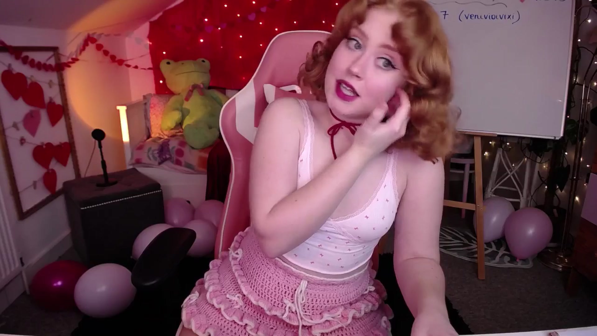 Gallery image thumbnail from LunaRoux's myfreecams stream on, 02/20/2025, 21:38 image 13 of 20