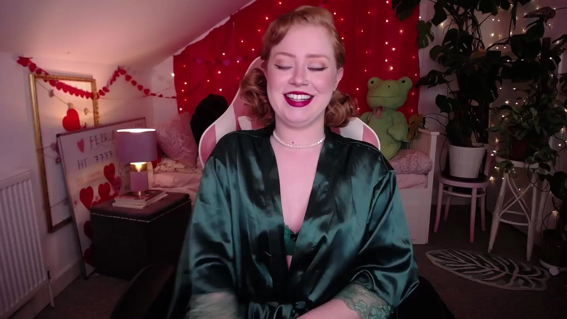 Gallery image thumbnail from LunaRoux's myfreecams stream on, 03/11/2025, 24:33 image 2 of 20