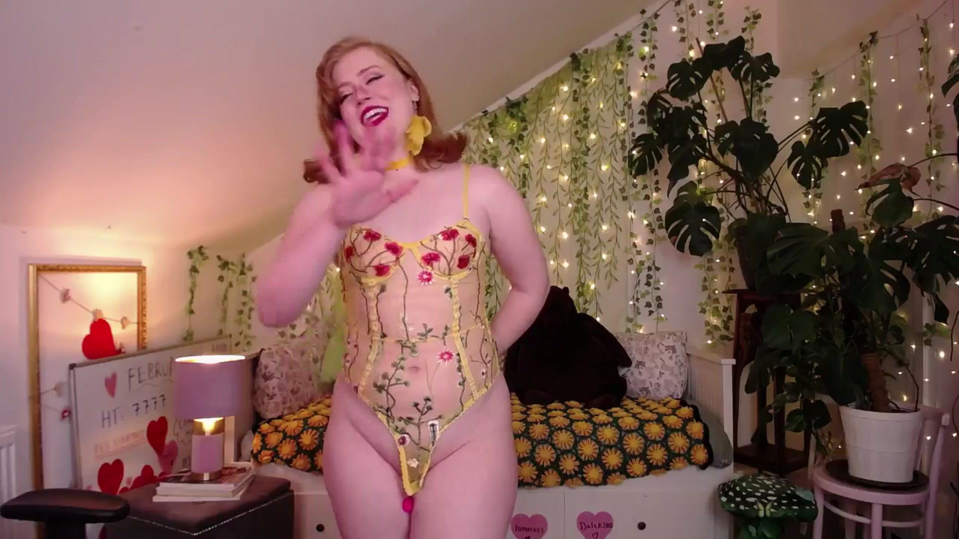 Gallery image thumbnail from LunaRoux's myfreecams stream on, 03/13/2025, 24:20 image 10 of 20