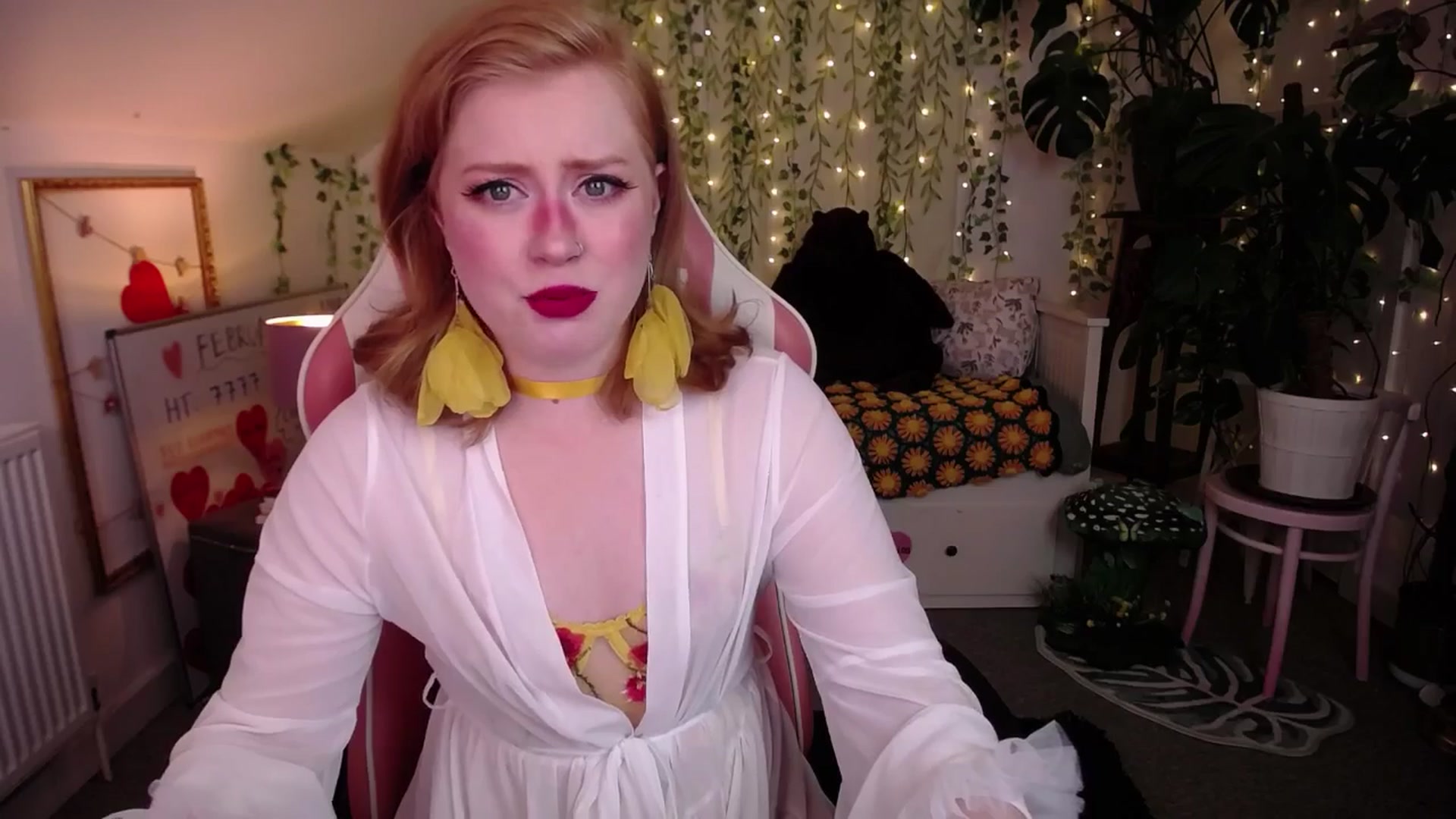Gallery image thumbnail from LunaRoux's myfreecams stream on, 03/13/2025, 24:20 image 8 of 20