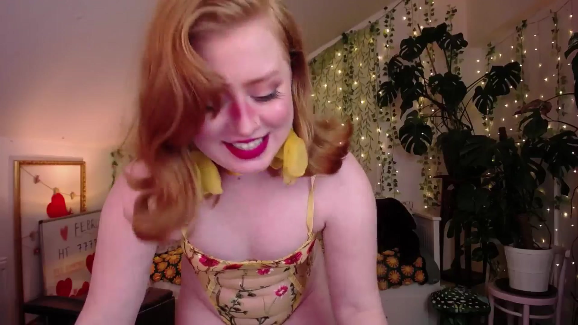 Gallery image thumbnail from LunaRoux's myfreecams stream on, 03/13/2025, 24:20 image 16 of 20