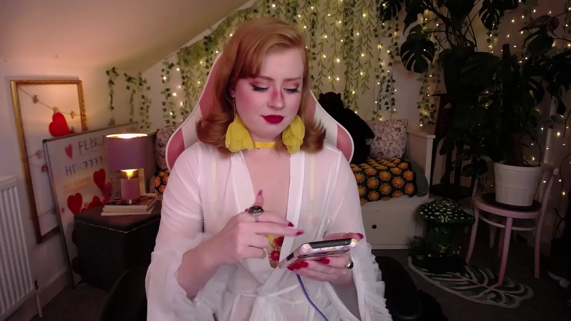 Gallery image thumbnail from LunaRoux's myfreecams stream on, 03/13/2025, 24:20 image 1 of 20