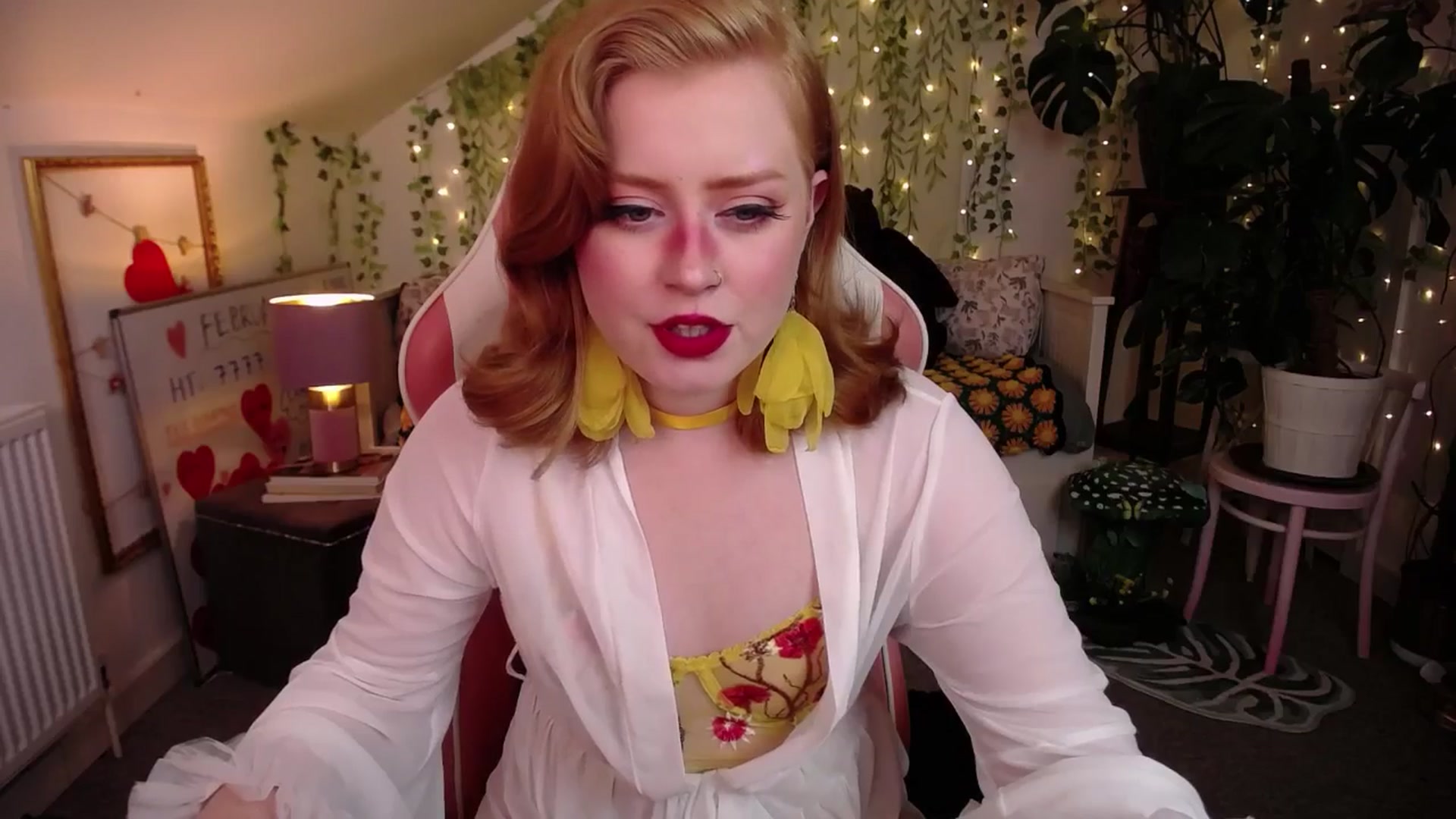 Gallery image thumbnail from LunaRoux's myfreecams stream on, 03/13/2025, 24:20 image 4 of 20