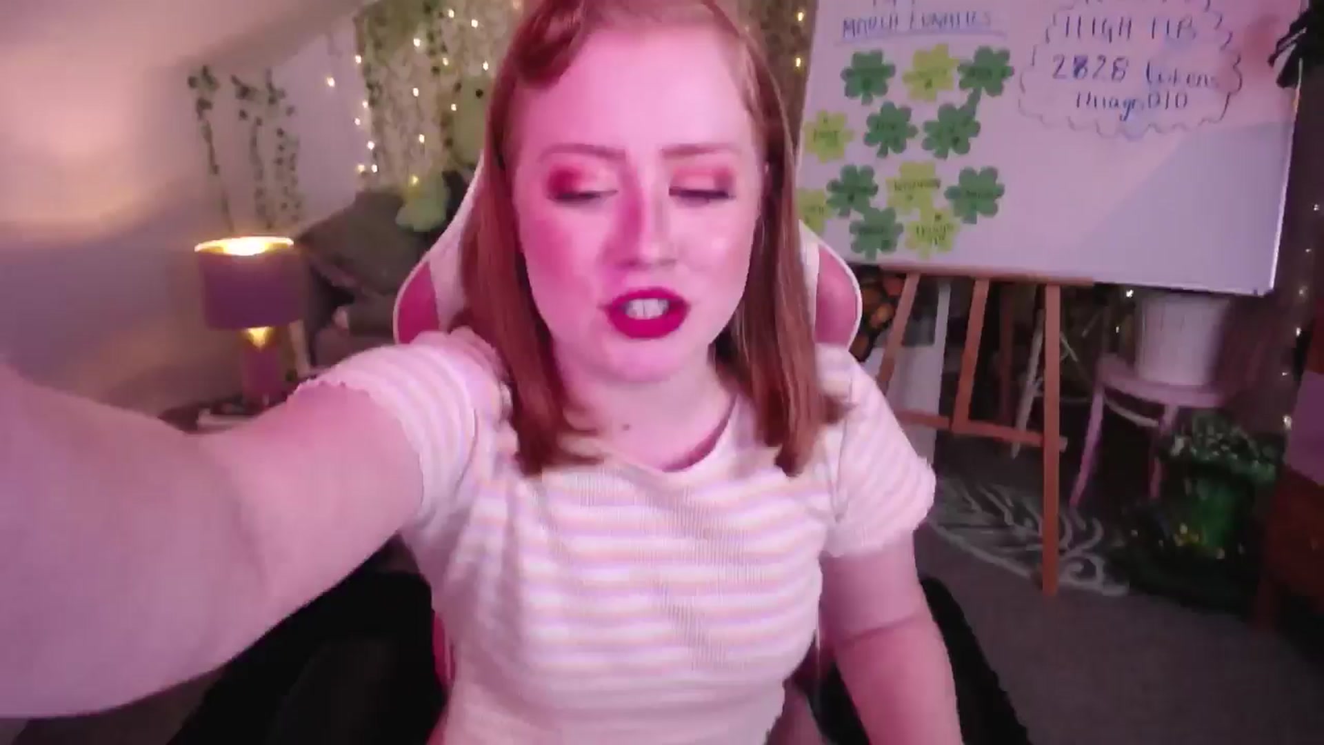 Gallery image thumbnail from LunaRoux's myfreecams stream on, 03/27/2025, 24:38 image 3 of 20