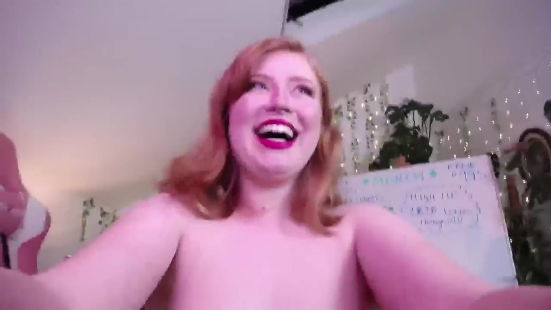 Gallery image thumbnail from LunaRoux's myfreecams stream on, 03/31/2025, 22:39 image 15 of 20
