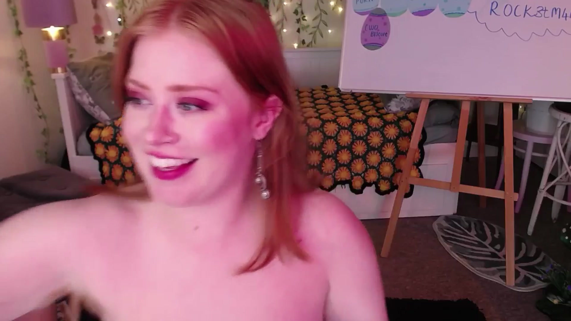 Gallery image thumbnail from LunaRoux's myfreecams stream on, 04/22/2025, 24:14 image 15 of 20