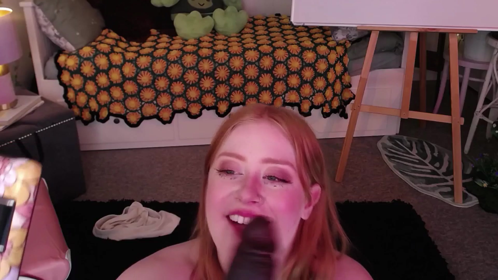 Gallery image thumbnail from LunaRoux's myfreecams stream on, 04/25/2025, 01:02 image 19 of 20