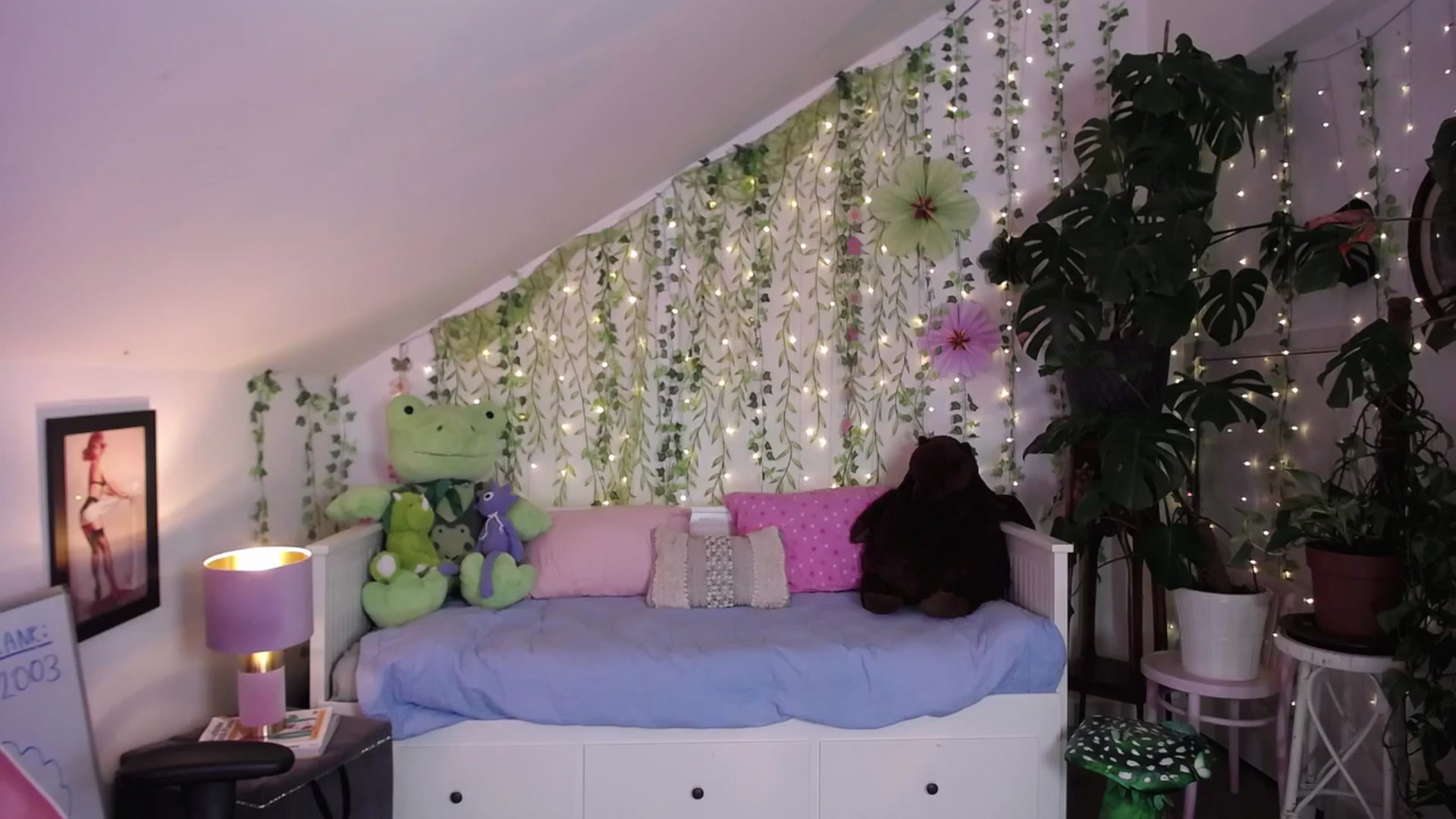 Gallery image thumbnail from LunaRoux's myfreecams stream on, 05/14/2025, 22:41 image 5 of 20